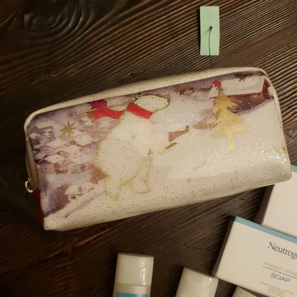 BATH & body works cosmetic bag plus extra - Picture 2 of 5